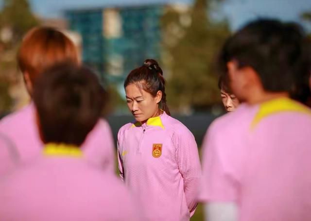 美女玩尿口