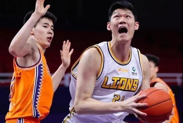 变态男把女内裤扒开让男人看